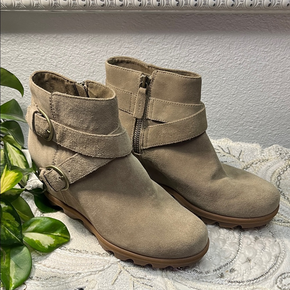 Sorel Women's Joan of Arctic Wedge II Buckle Boots - Khaki {Size 11}